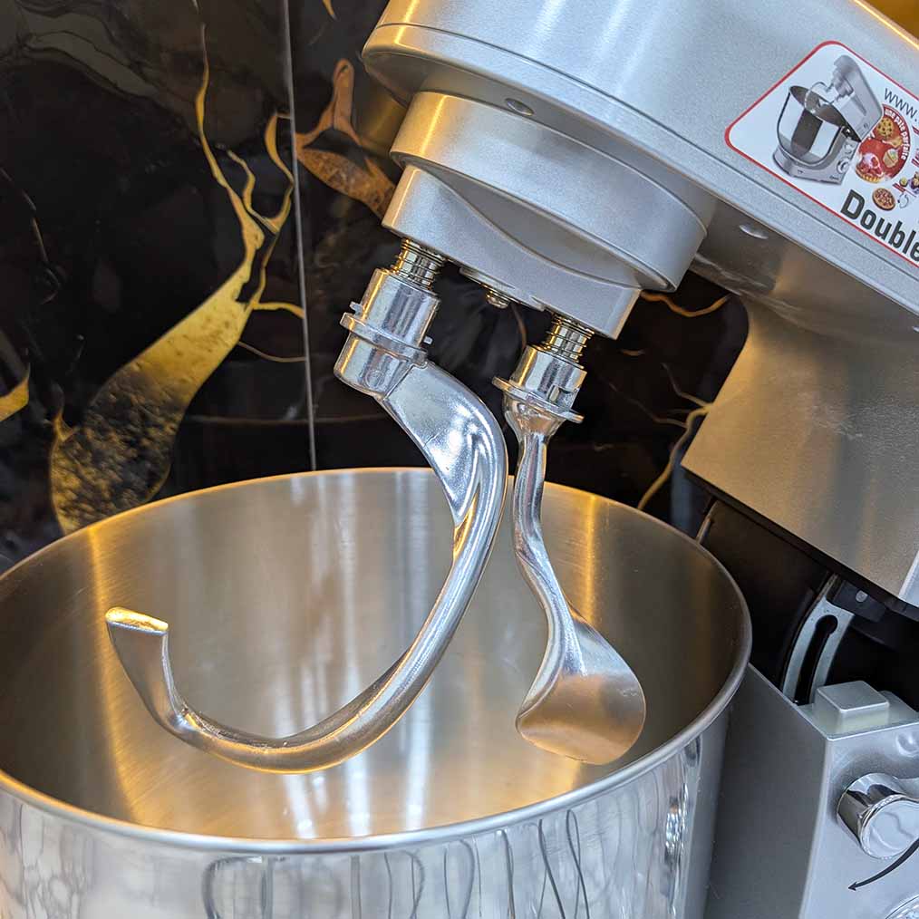 (N) Pétrin ROBUSTE PRO MAX Double Crochet 8L - 1800W - 4kg عجانة متعددة الوظائف أداء و جودة و تصميم